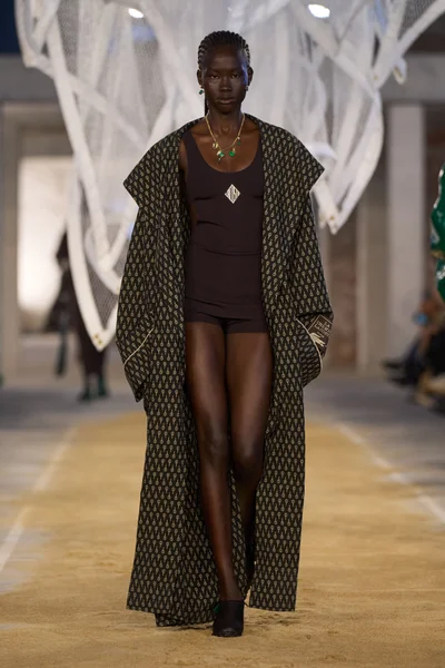 Look 37